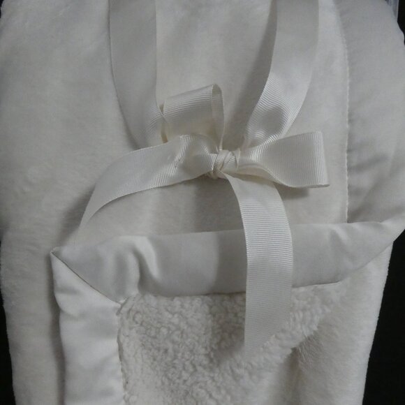 Elegant Ivory Fleece Baby Blanket | OS one size | NWOT - Picture 1 of 16